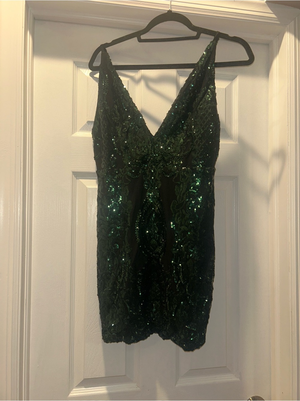 Windsor Emerald Sequin V-Neck Cocktail Dress